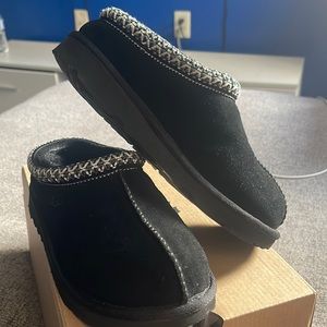 Kids Ugg slippers Size 1